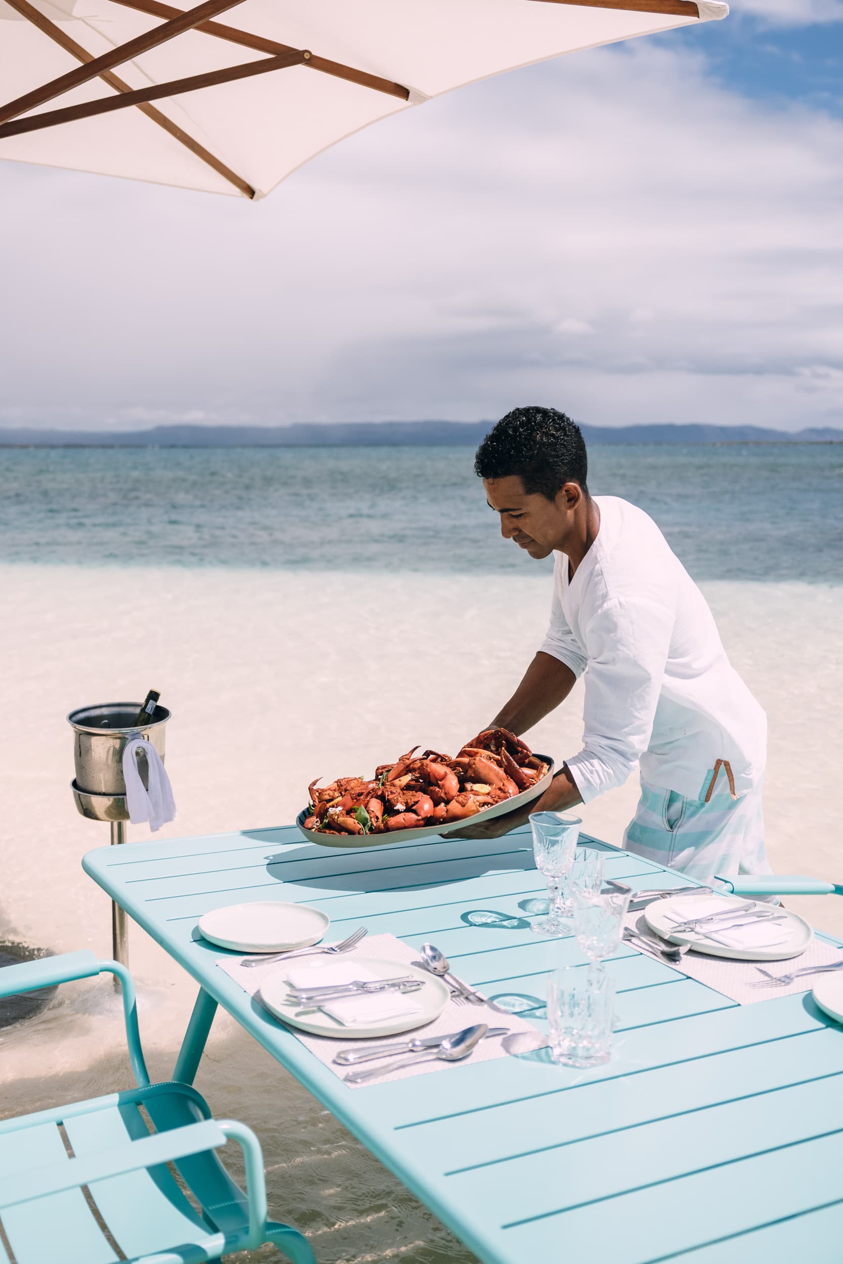 Miavana-Dining-Lunch-on-Beach-2500px-018-1